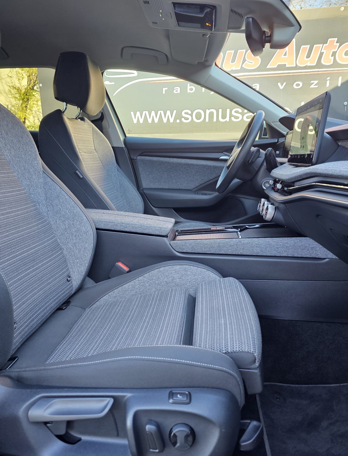 Škoda Superb Combi 2,0 TDI DSG, fotografija 11