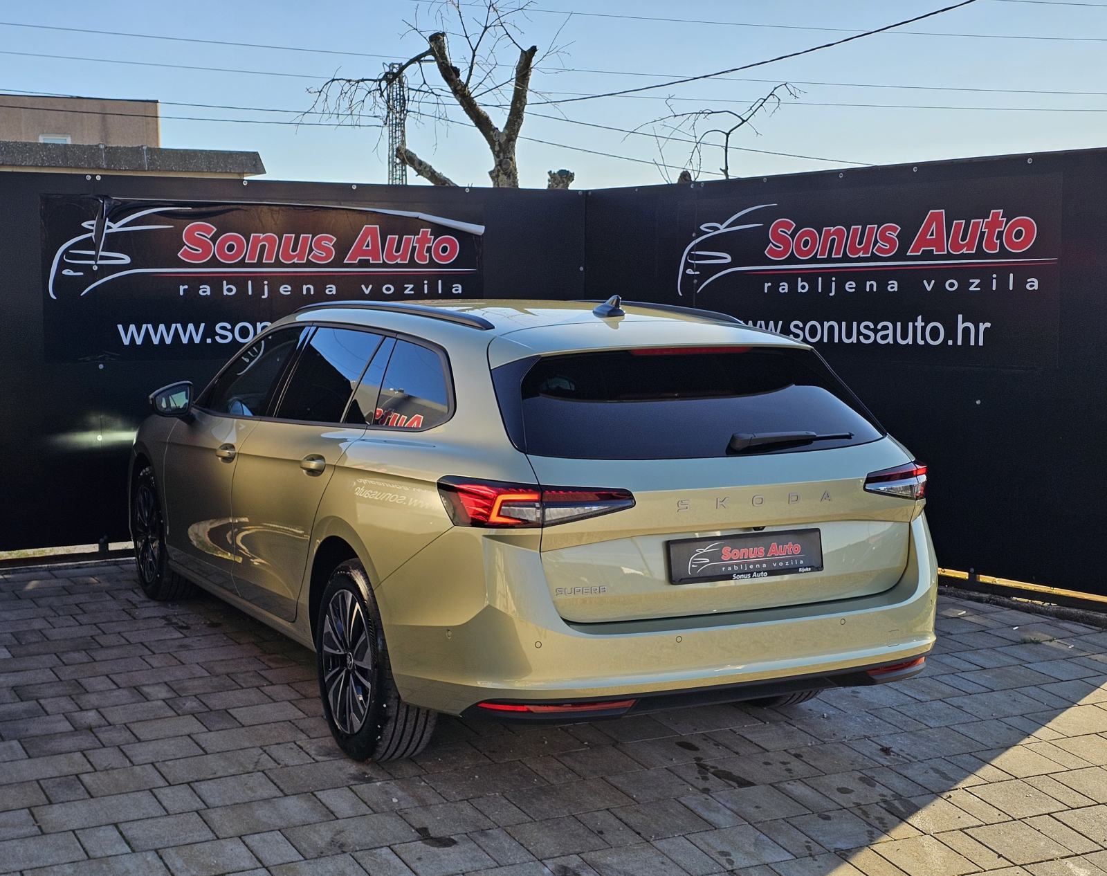 Škoda Superb Combi 2,0 TDI DSG, fotografija 4