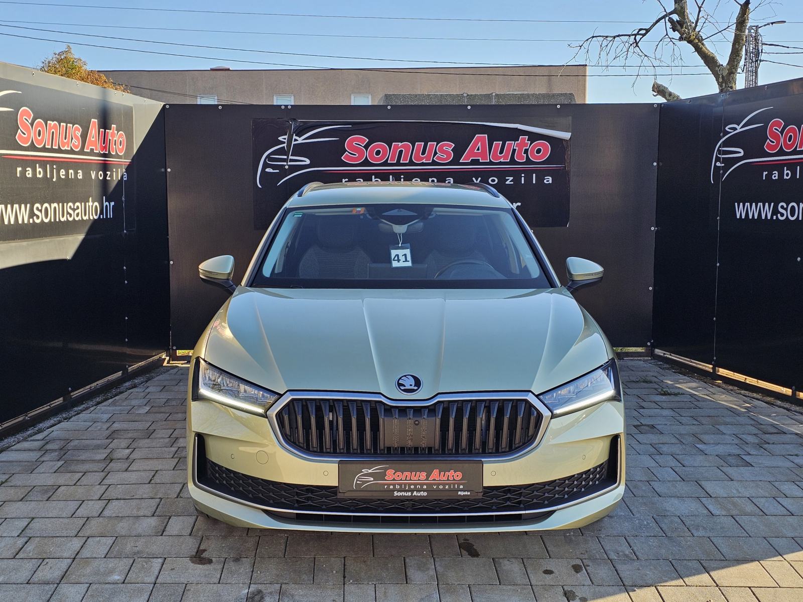 Škoda Superb Combi 2,0 TDI DSG, fotografija 2