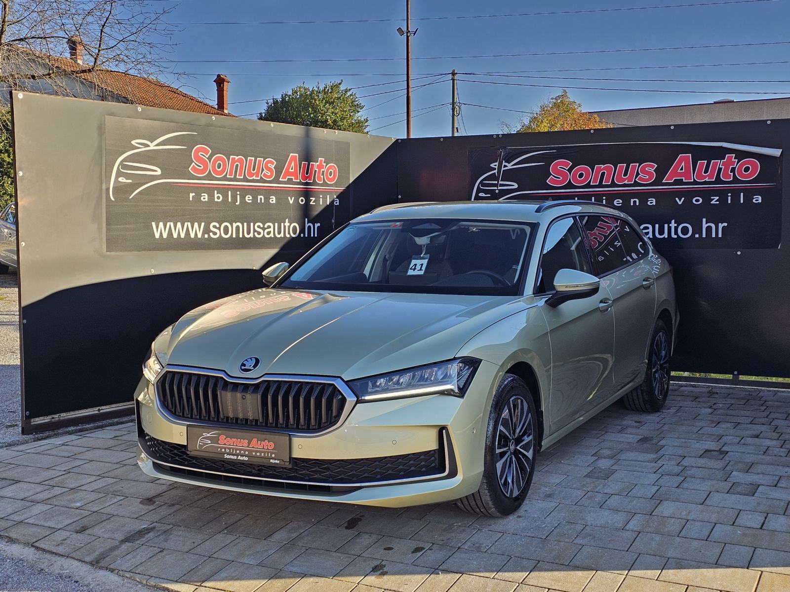 Škoda Superb Combi 2,0 TDI DSG, fotografija 1
