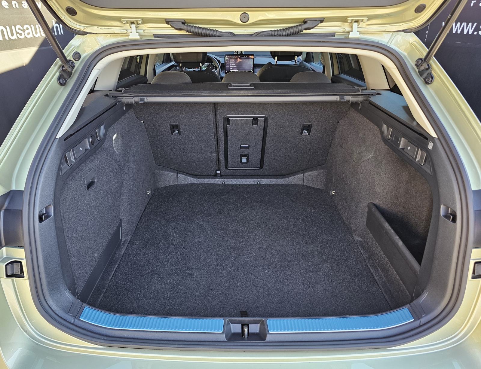 Škoda Superb Combi 2,0 TDI DSG, fotografija 7