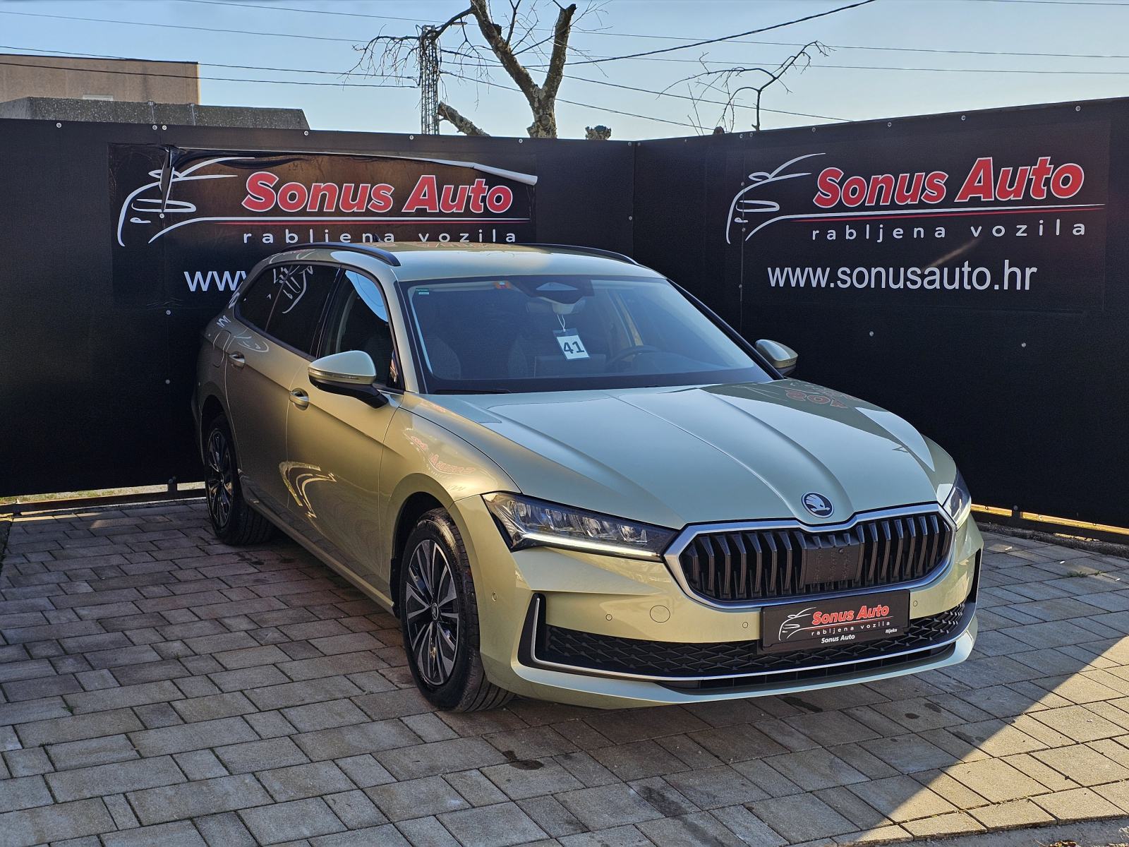 Škoda Superb Combi 2,0 TDI DSG, fotografija 3