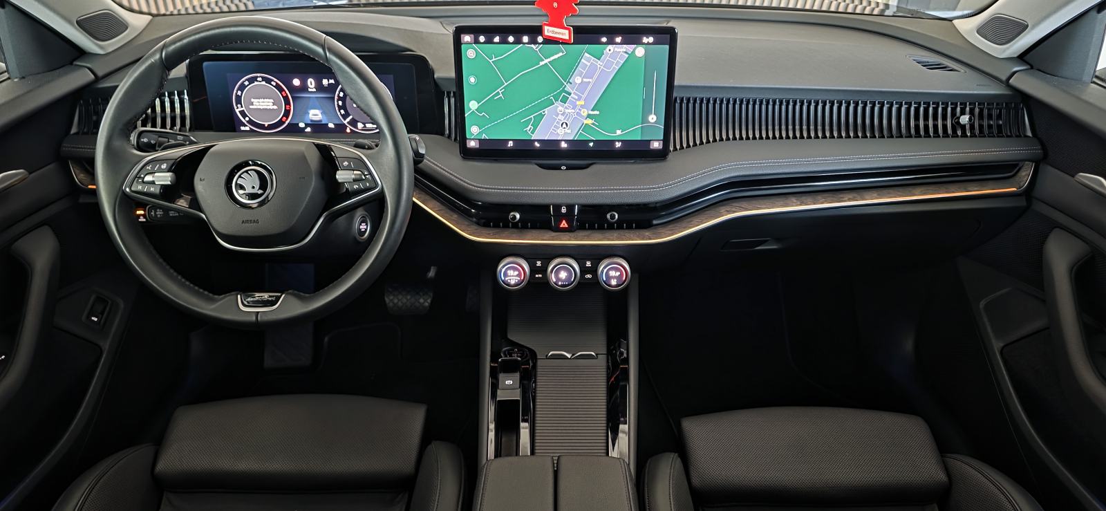 Škoda Superb Combi 2,0D, L&K, VIRTUAL, FULL LED, ADAP. TEMP, U PDV-u.., fotografija 14