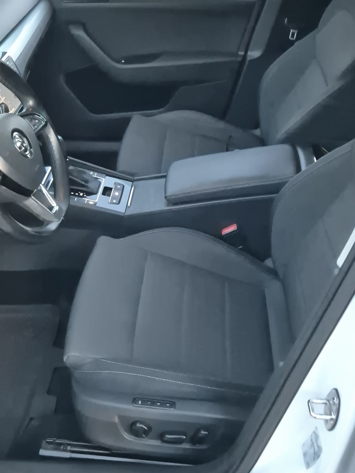 Škoda Superb Combi 2,0 TDI "" DSG "" PERLA BOJA, fotografija 11