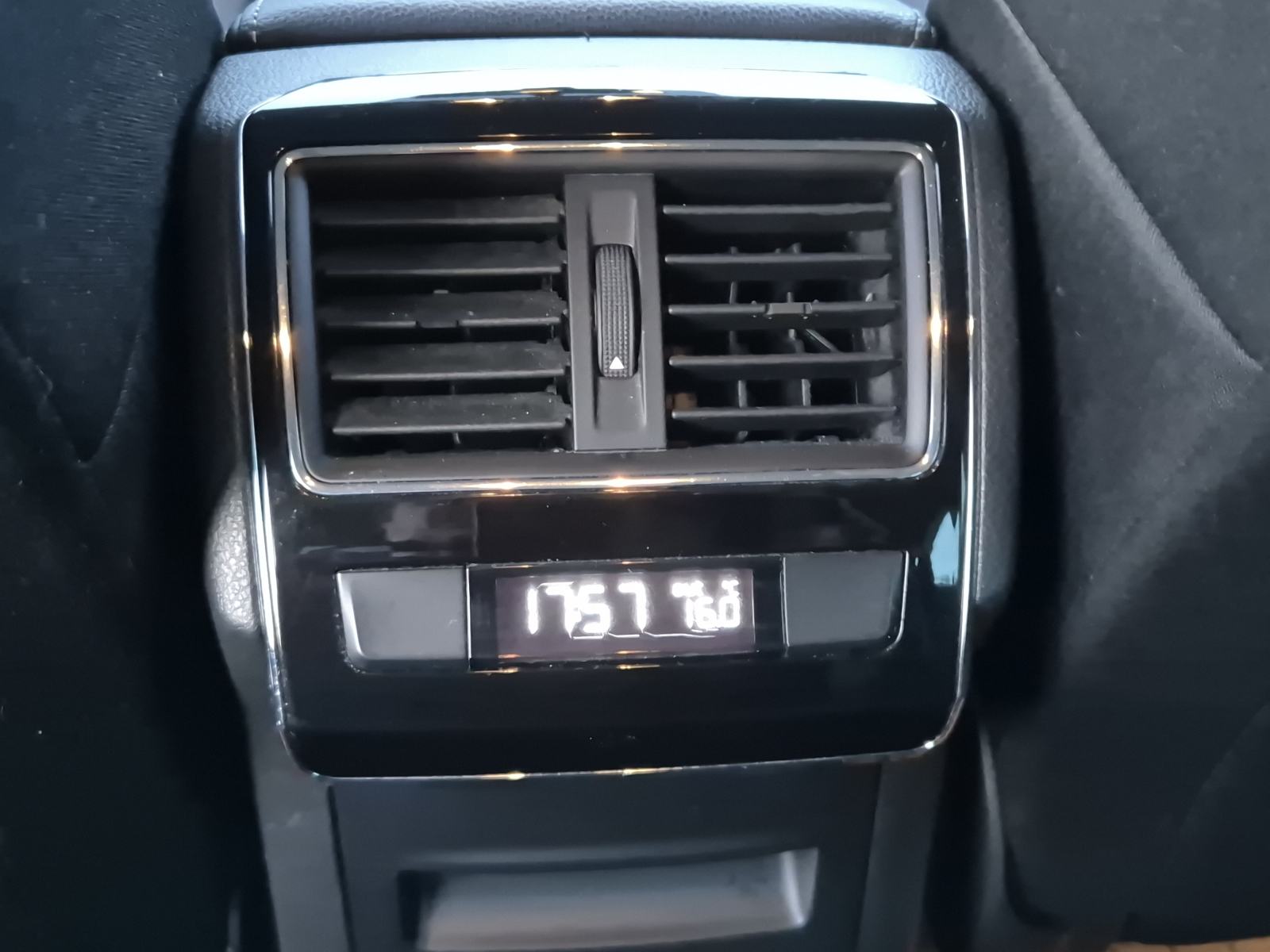 Škoda Superb Combi 2,0 TDI "" DSG "" PERLA BOJA, fotografija 13