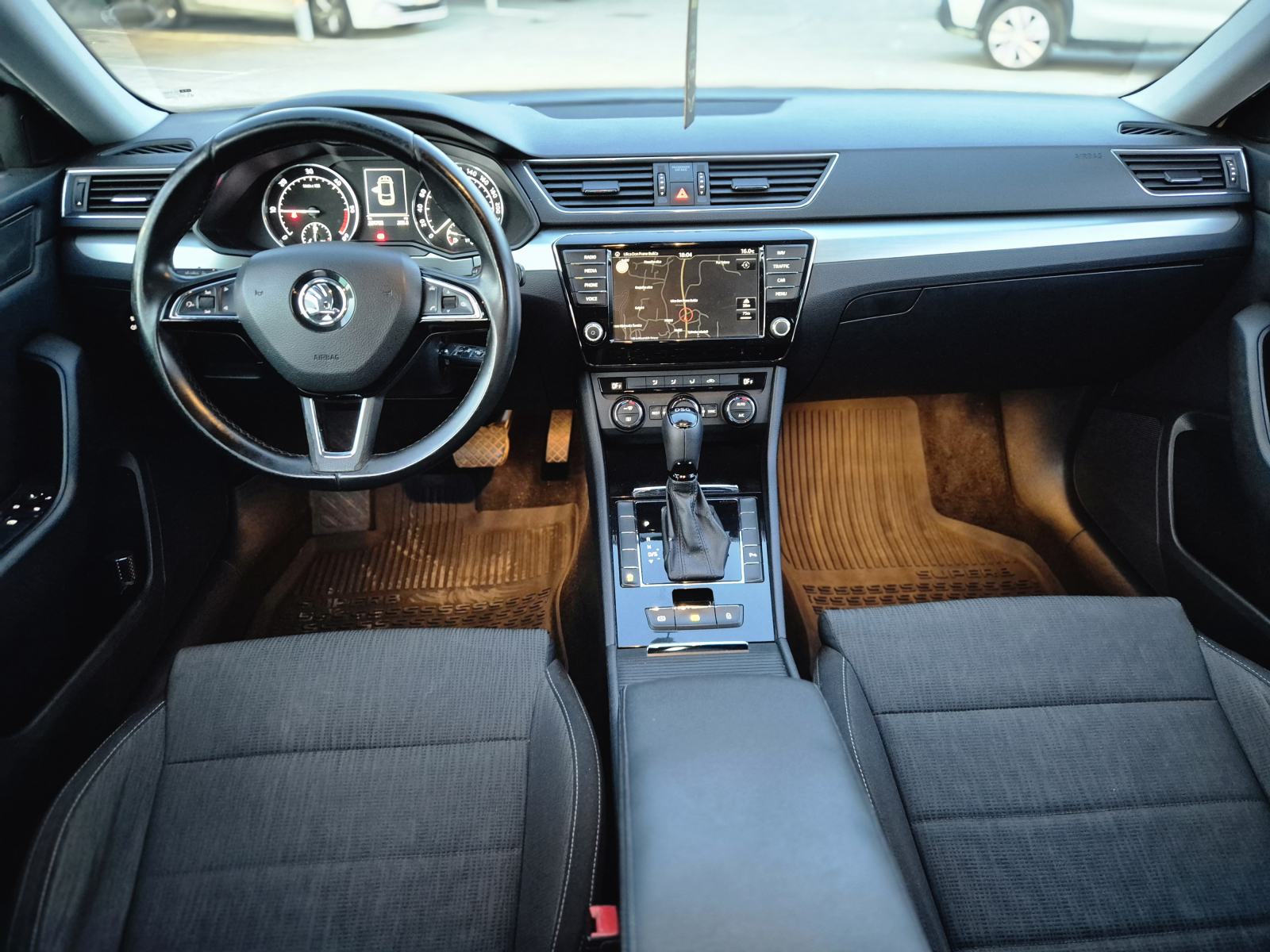 Škoda Superb Combi 2,0 TDI "" DSG "" PERLA BOJA, fotografija 12