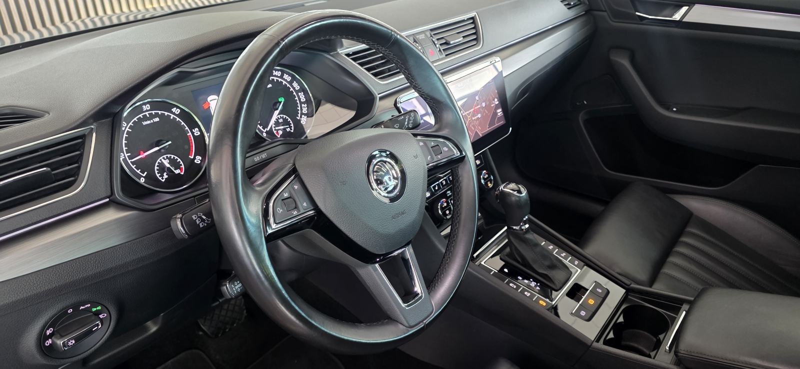 Škoda Superb Combi 2,0 TDI 140KW, DSG, XENON, EL.PANO, KAM, REG 01/27, fotografija 12