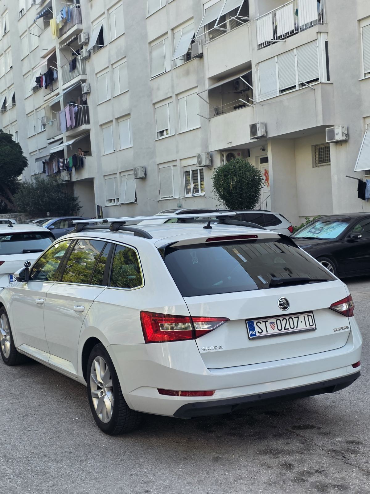 Škoda Superb Combi 2,0 TDI "" DSG "" PERLA BOJA, fotografija 3