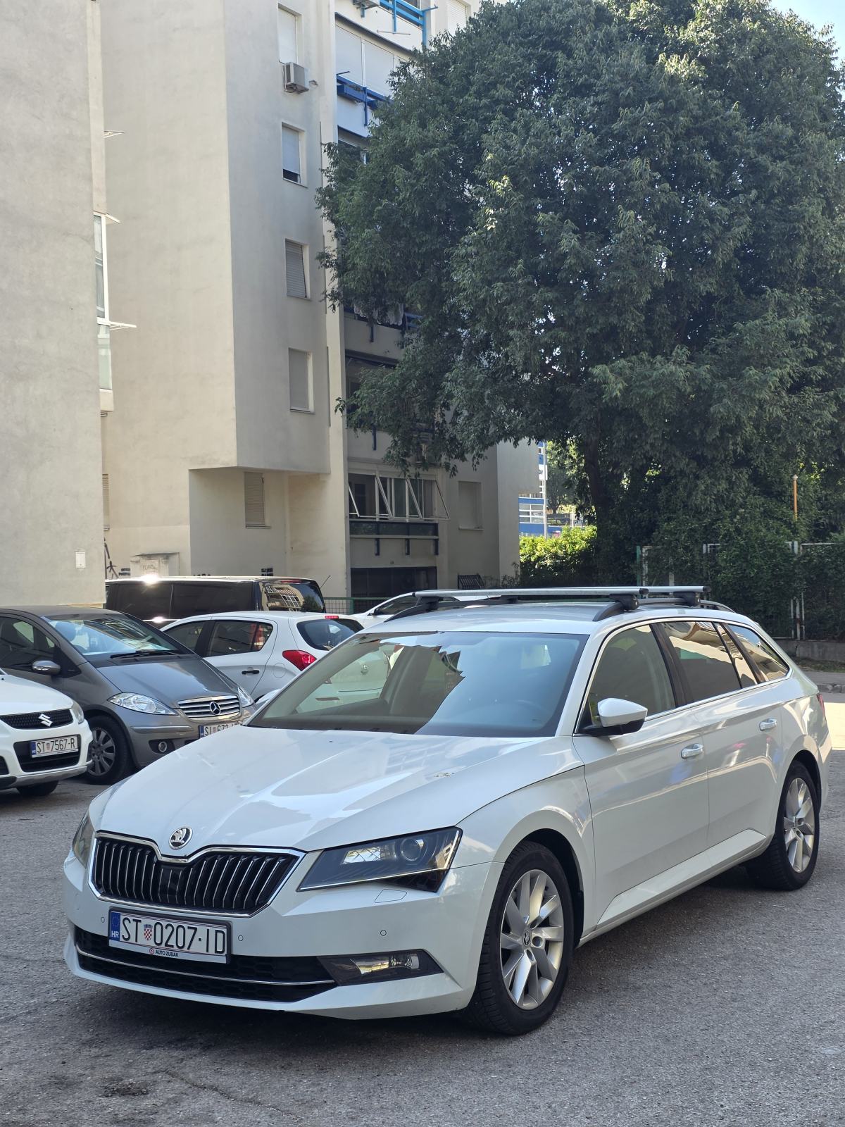 Škoda Superb Combi 2,0 TDI "" DSG "" PERLA BOJA, fotografija 2