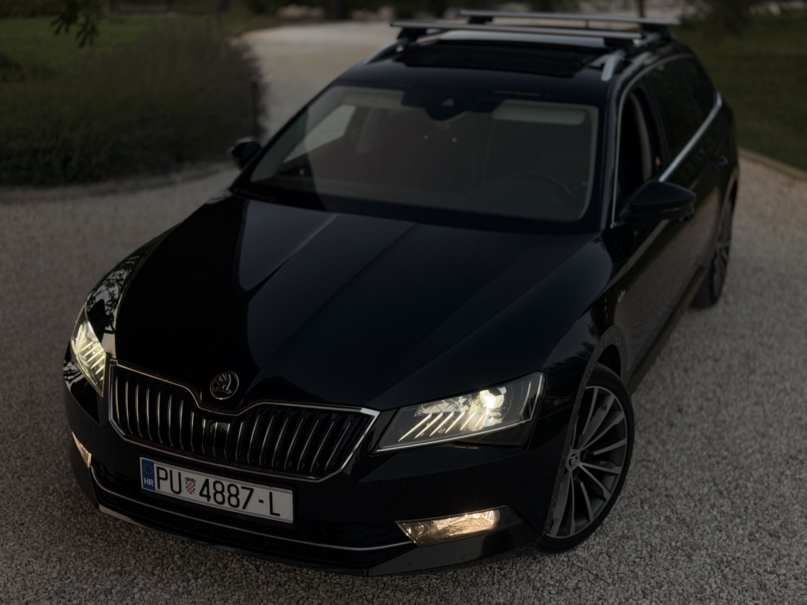 Škoda Superb Combi 2,0 TDI DSG, fotografija 13