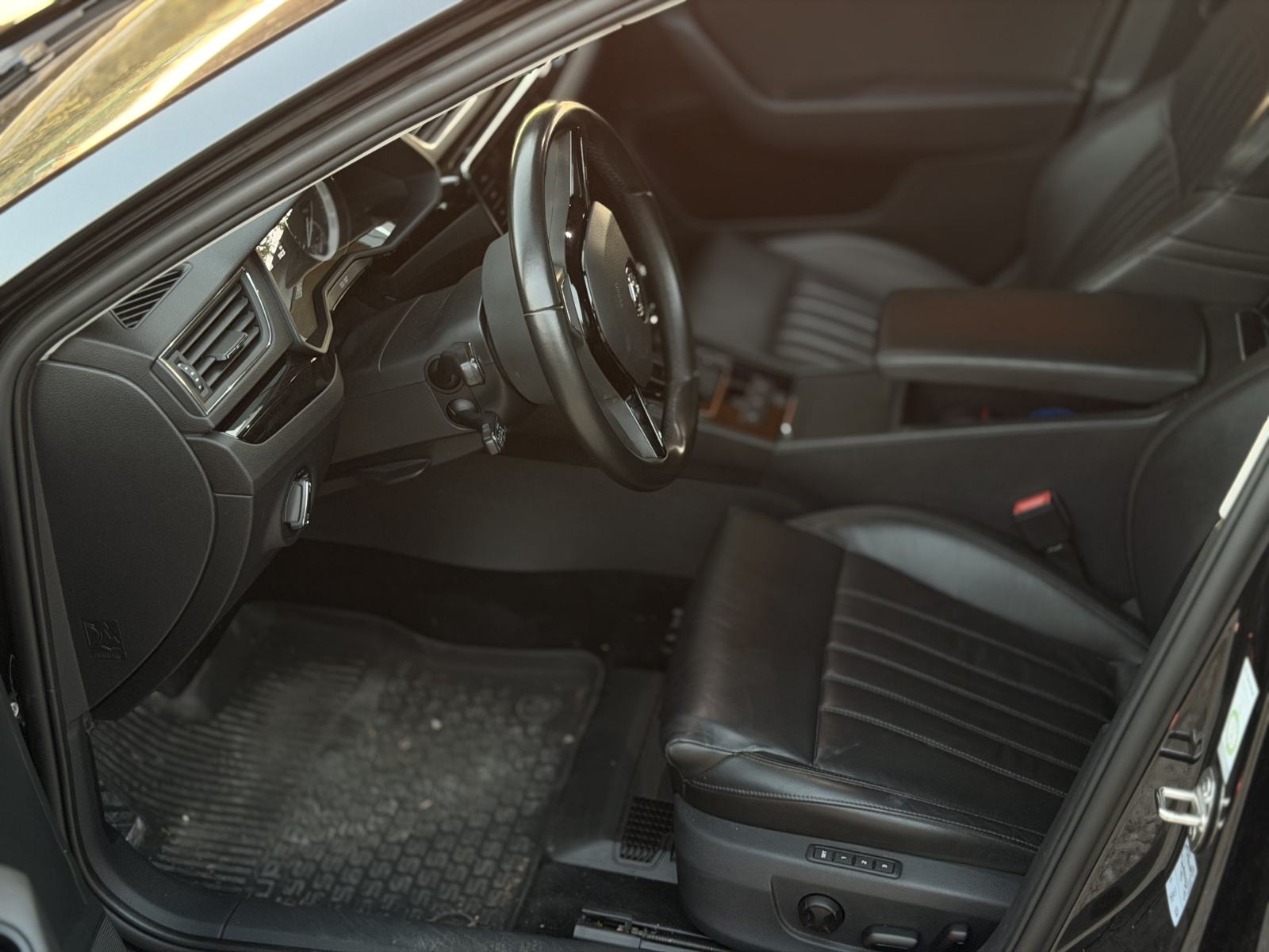 Škoda Superb Combi 2,0 TDI DSG, fotografija 8