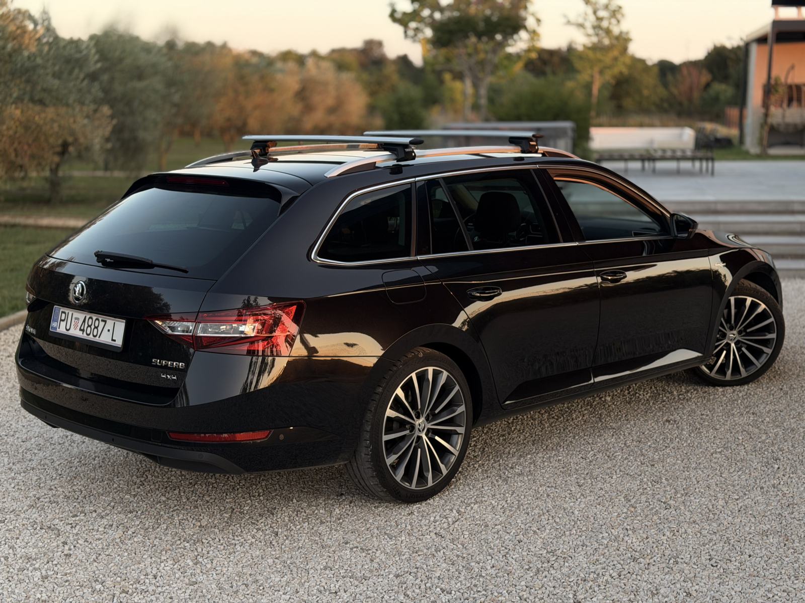 Škoda Superb Combi 2,0 TDI DSG, fotografija 4