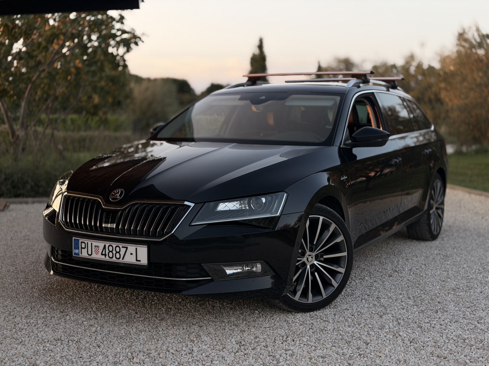 Škoda Superb Combi 2,0 TDI DSG, fotografija 2