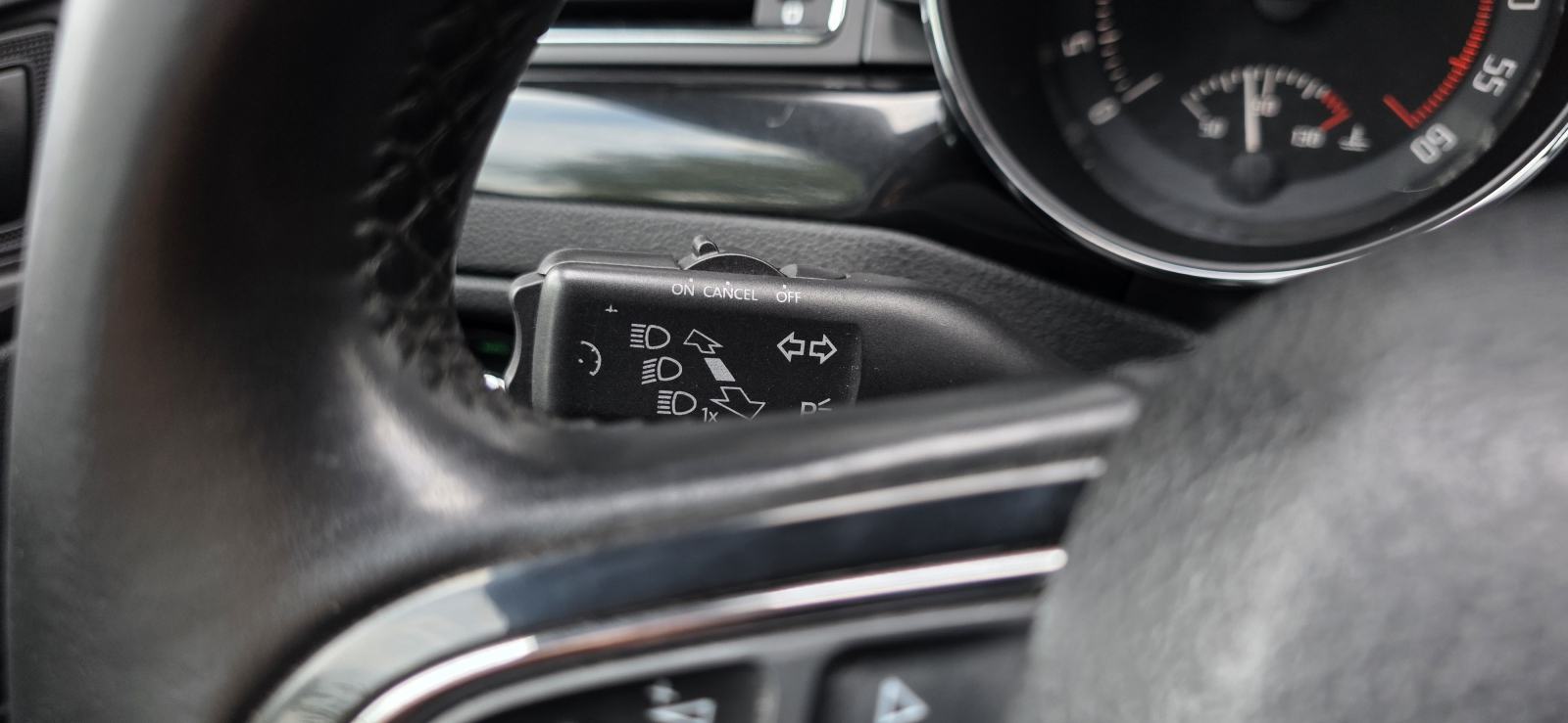 Škoda Superb Combi 2,0 TDI DSG, BI-XENON, AUT. KLIMA, NAVI, REG 04/27., fotografija 18