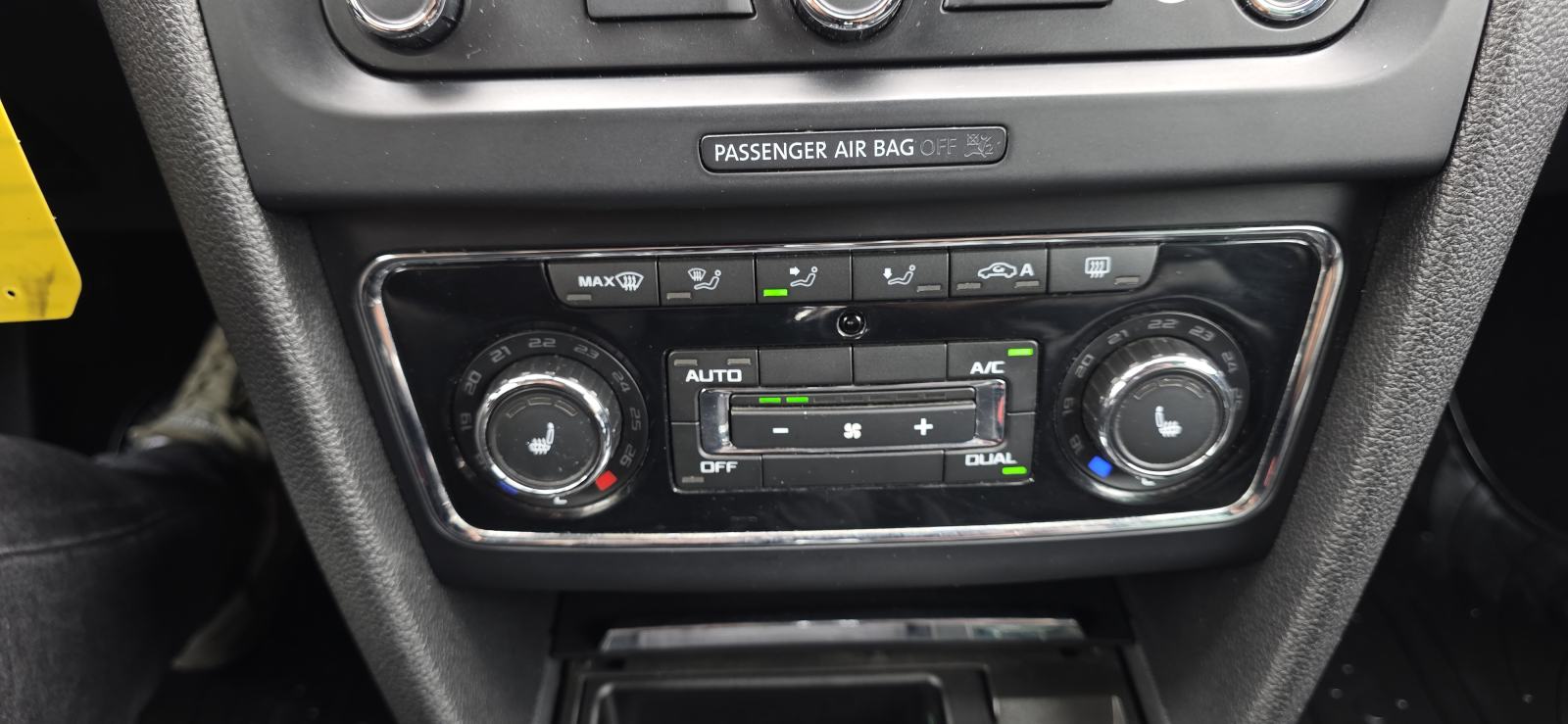 Škoda Superb Combi 2,0 TDI DSG, BI-XENON, AUT. KLIMA, NAVI, REG 04/27., fotografija 17