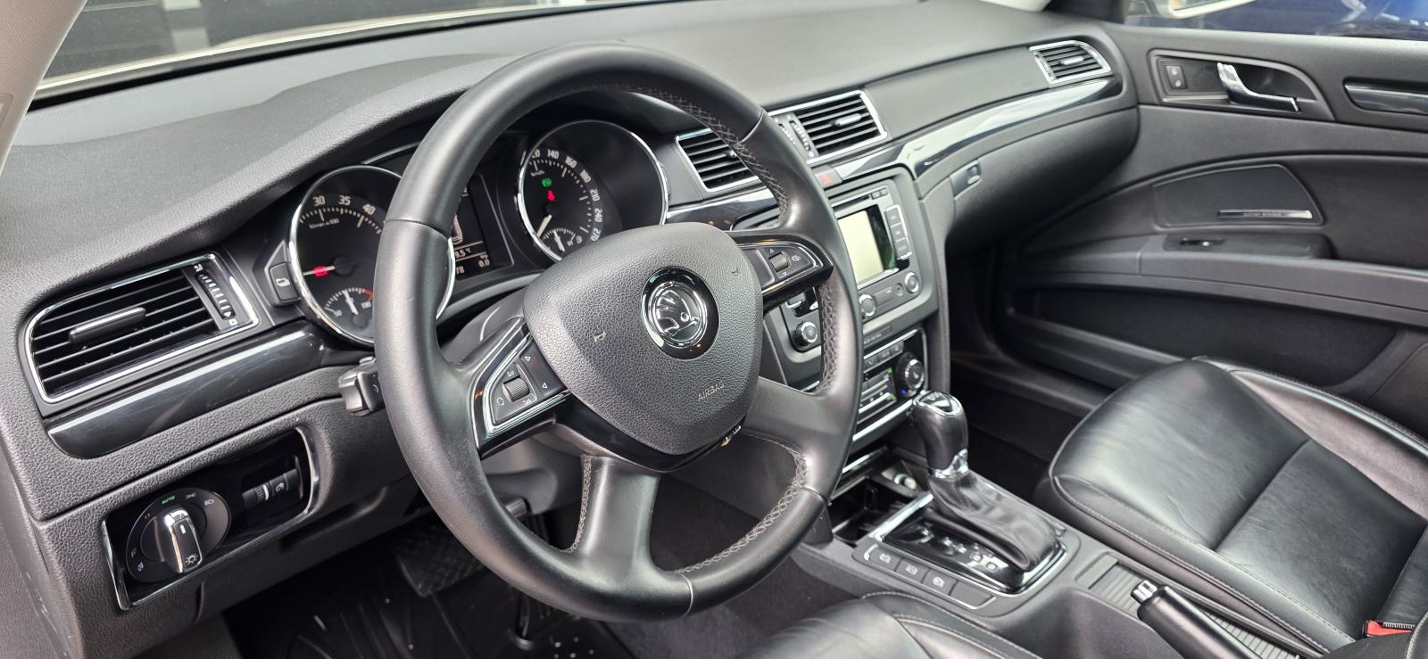 Škoda Superb Combi 2,0 TDI DSG, BI-XENON, AUT. KLIMA, NAVI, REG 04/27., fotografija 12