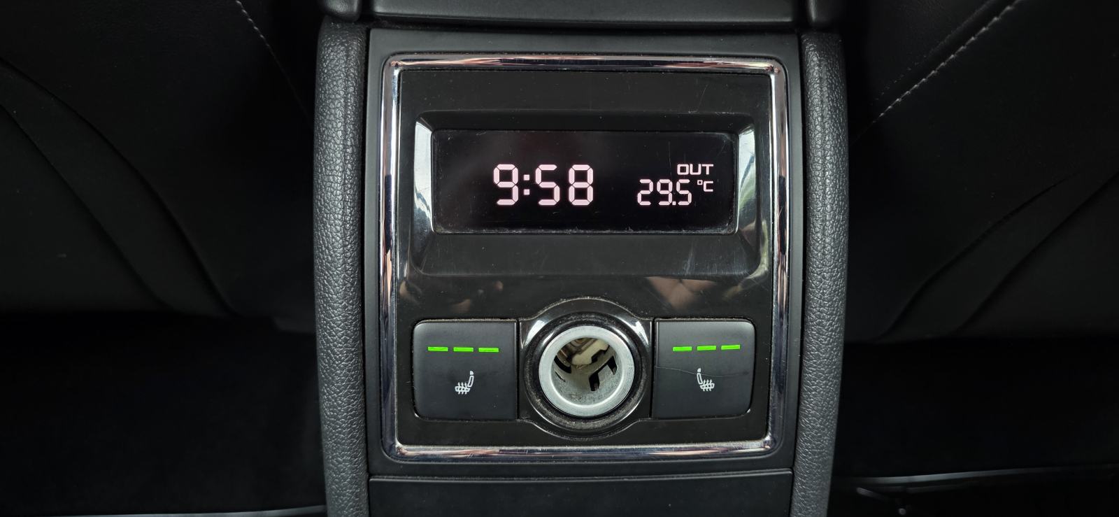 Škoda Superb Combi 2,0 TDI DSG, BI-XENON, AUT. KLIMA, NAVI, REG 04/27., fotografija 19