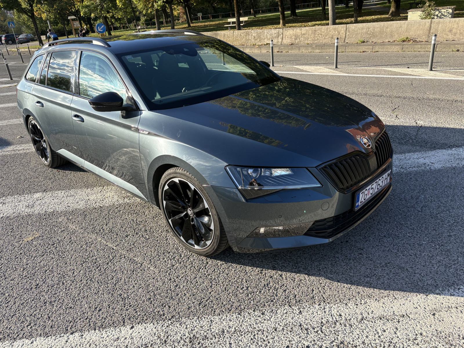 Škoda Superb Combi 2.0 TDI DSG SportLine, reg 10/27, 2 seta kotača, R1, fotografija 1