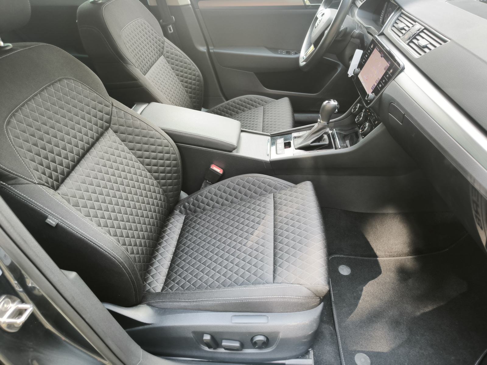 Škoda Superb Combi 2,0 TDi, DSG, Virtual, 140kw, EKSTRA STANJE, fotografija 20