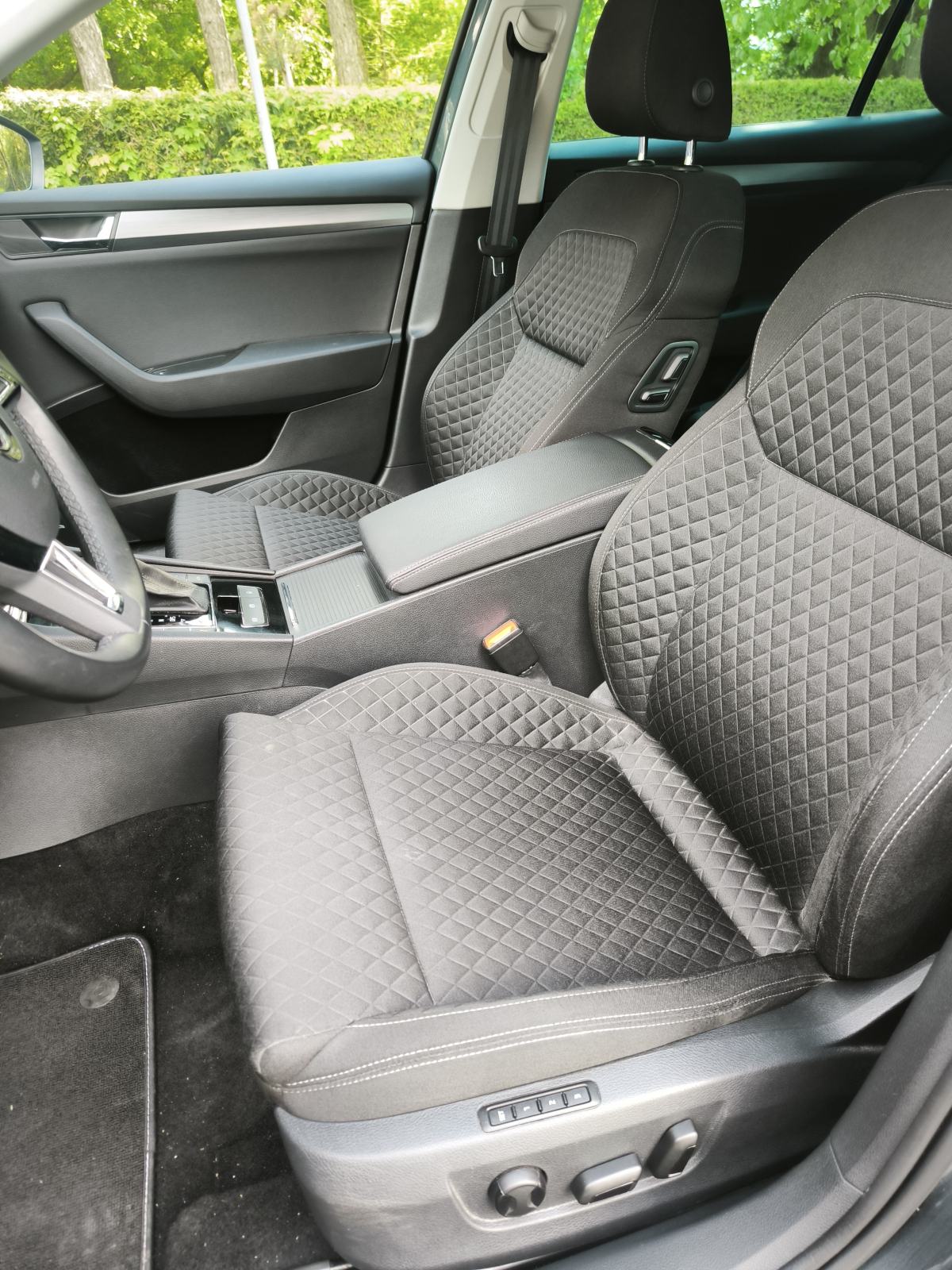 Škoda Superb Combi 2,0 TDi, DSG, Virtual, 140kw, EKSTRA STANJE, fotografija 19