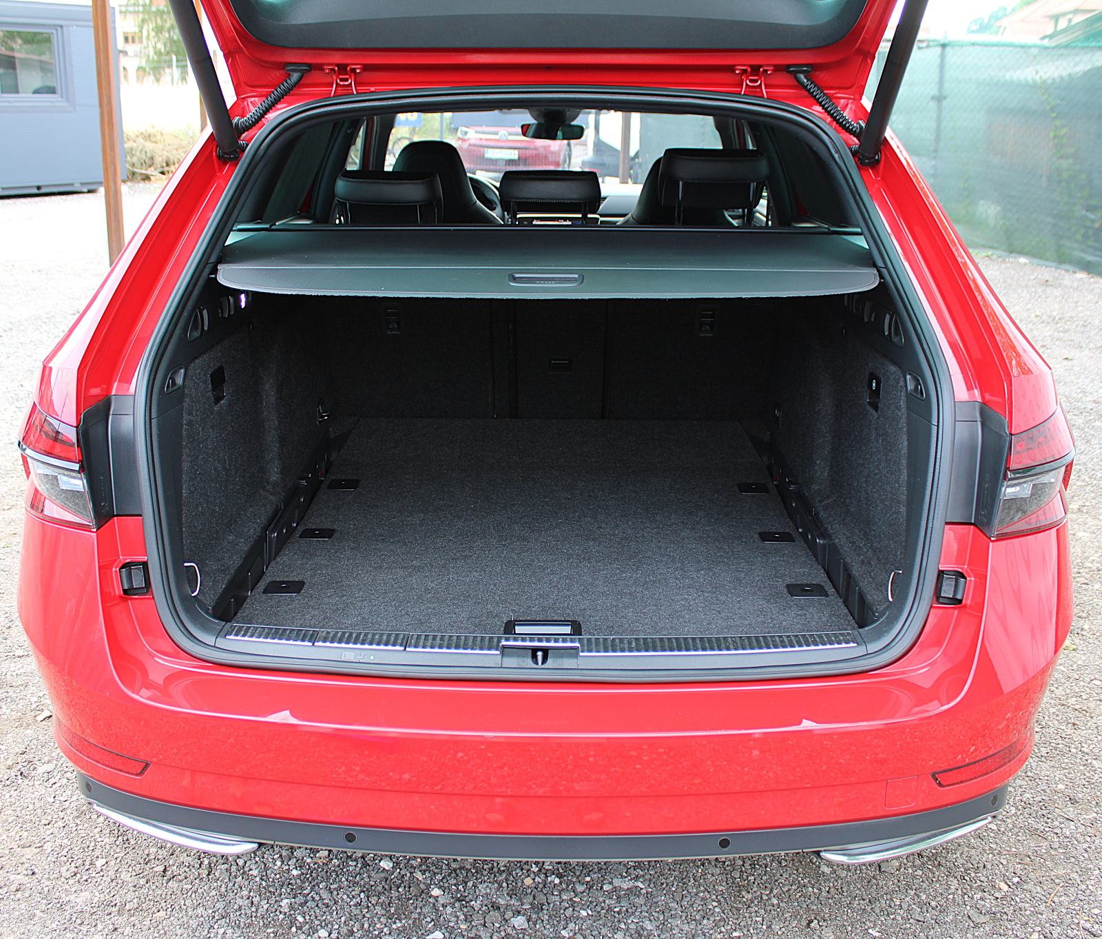 Škoda Superb Combi 2,0 TDI MATRIX VIRTUAL RADAR temp, fotografija 12