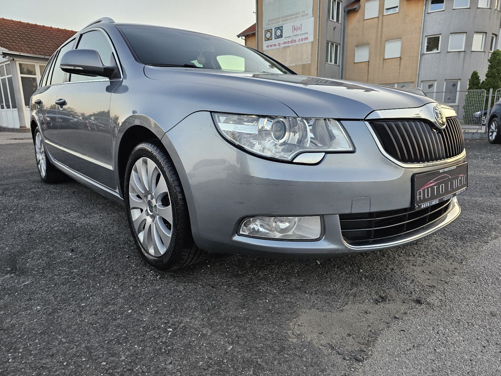 Škoda Superb Combi 2,0 TDI ***NAVIGACIJA***ODLIČNO.STANJE***6-BRZINA**, fotografija 3