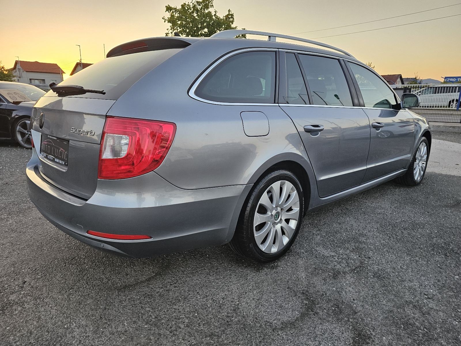 Škoda Superb Combi 2,0 TDI ***NAVIGACIJA***ODLIČNO.STANJE***6-BRZINA**, fotografija 5