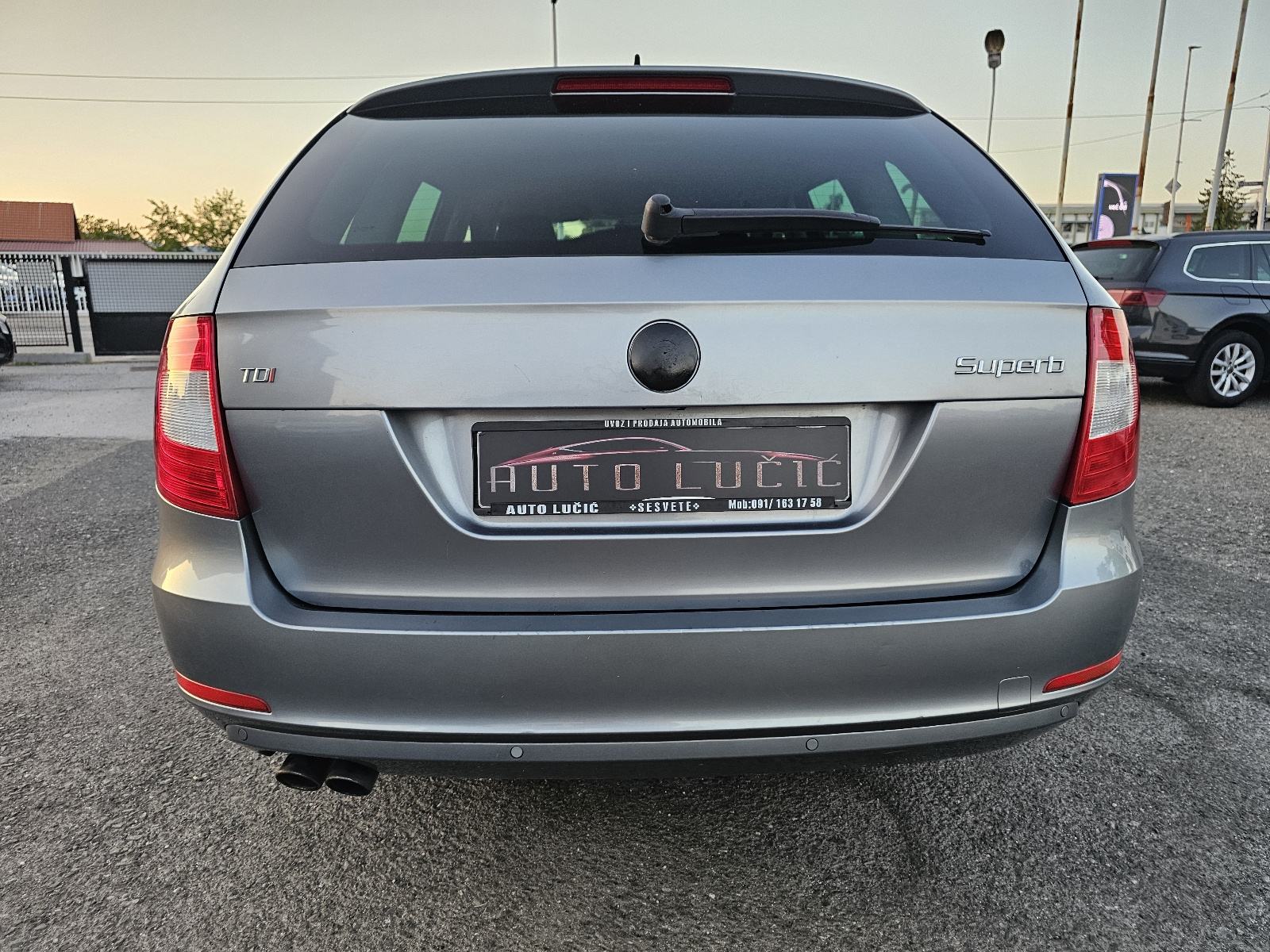 Škoda Superb Combi 2,0 TDI ***NAVIGACIJA***ODLIČNO.STANJE***6-BRZINA**, fotografija 6