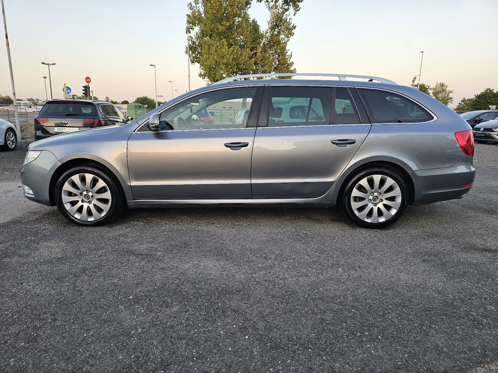 Škoda Superb Combi 2,0 TDI ***NAVIGACIJA***ODLIČNO.STANJE***6-BRZINA**, fotografija 8