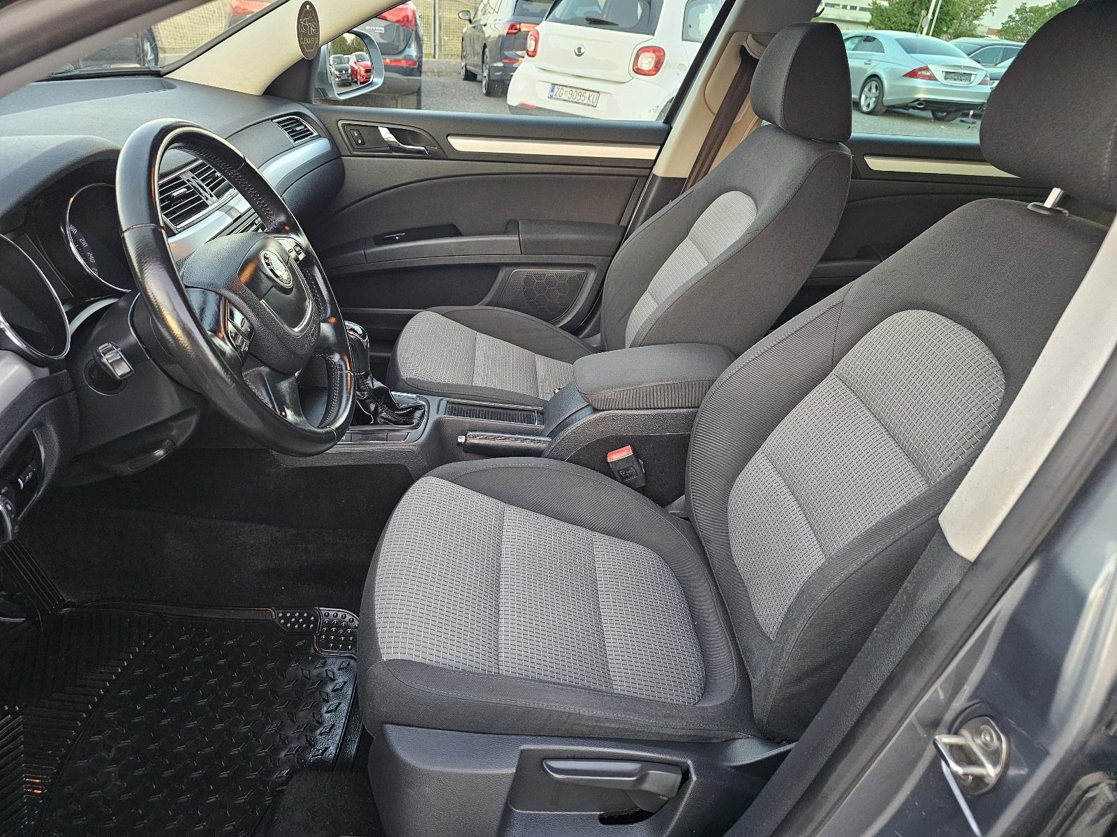 Škoda Superb Combi 2,0 TDI ***NAVIGACIJA***ODLIČNO.STANJE***6-BRZINA**, fotografija 9