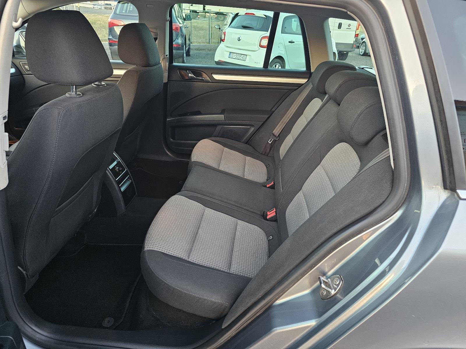 Škoda Superb Combi 2,0 TDI ***NAVIGACIJA***ODLIČNO.STANJE***6-BRZINA**, fotografija 10