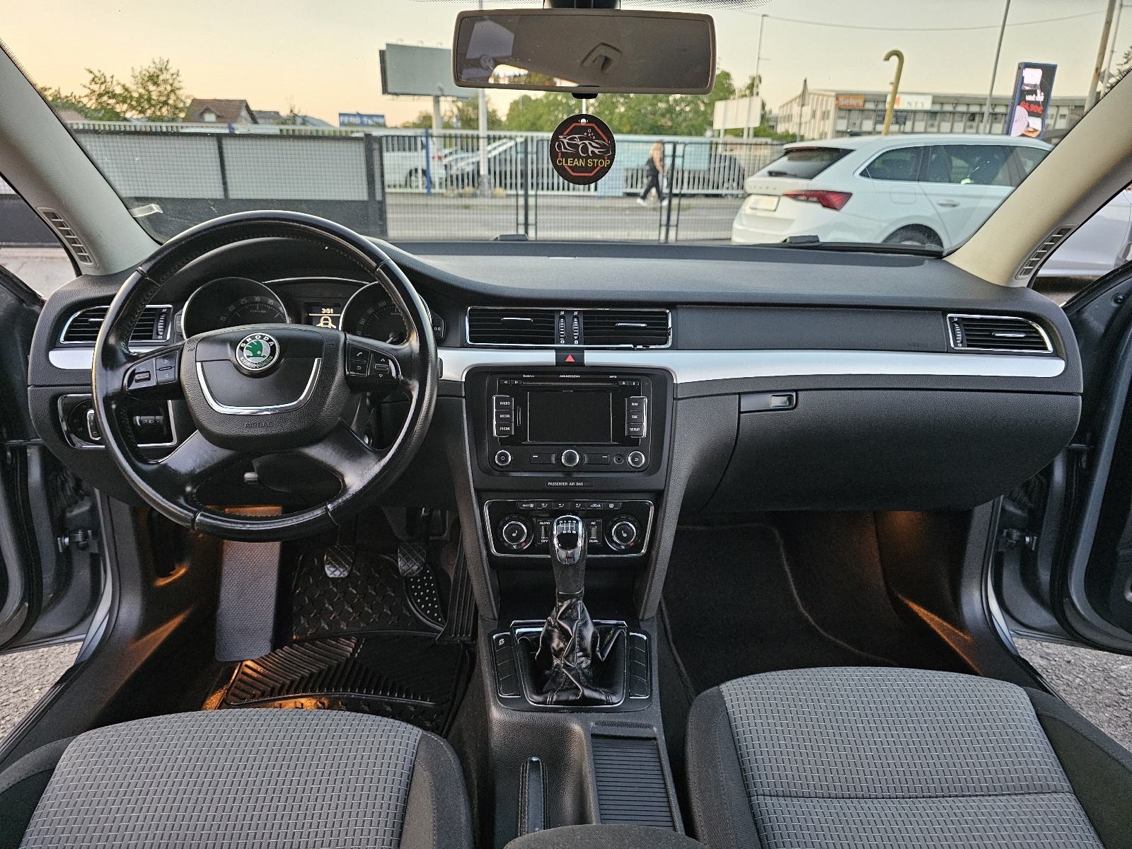 Škoda Superb Combi 2,0 TDI ***NAVIGACIJA***ODLIČNO.STANJE***6-BRZINA**, fotografija 14