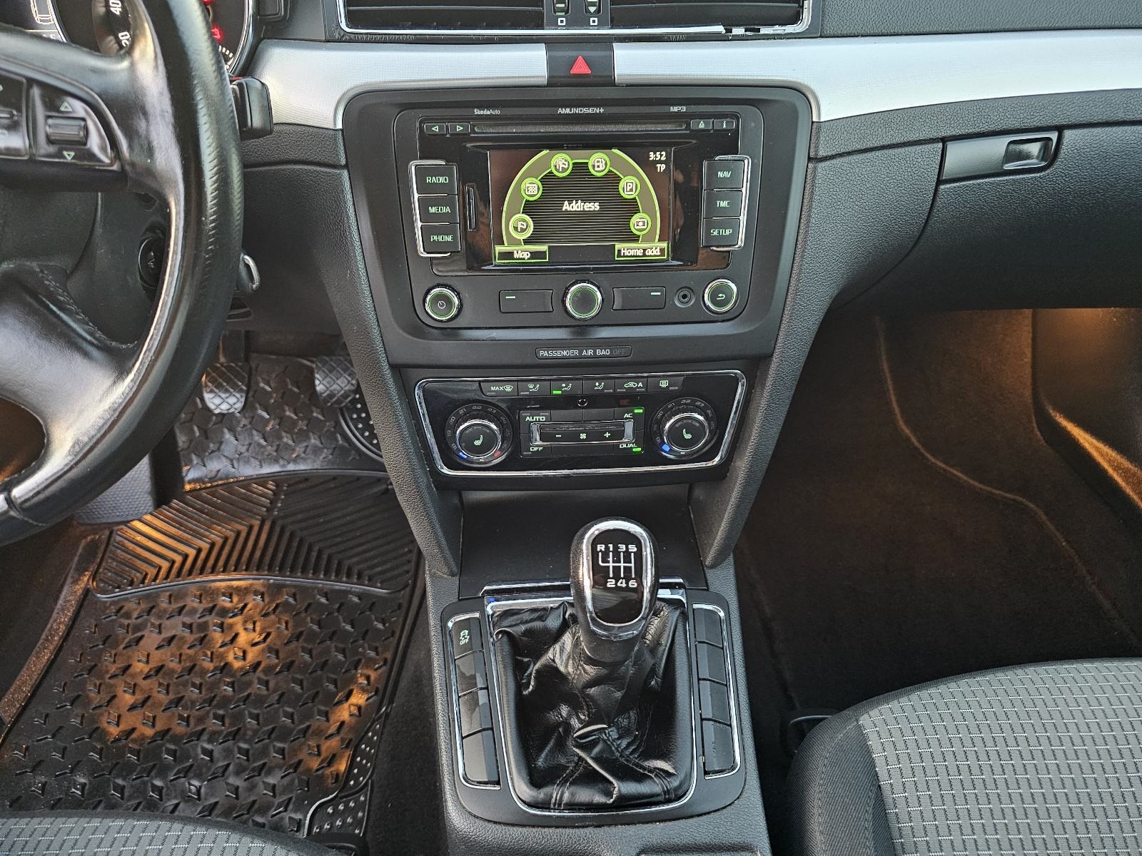 Škoda Superb Combi 2,0 TDI ***NAVIGACIJA***ODLIČNO.STANJE***6-BRZINA**, fotografija 16