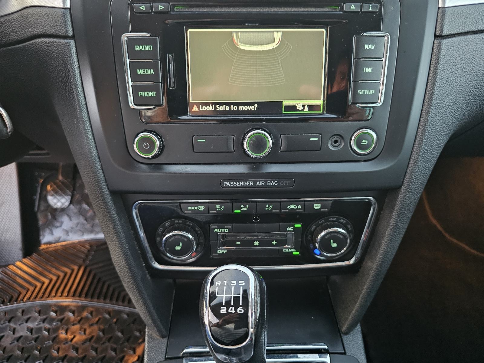 Škoda Superb Combi 2,0 TDI ***NAVIGACIJA***ODLIČNO.STANJE***6-BRZINA**, fotografija 17