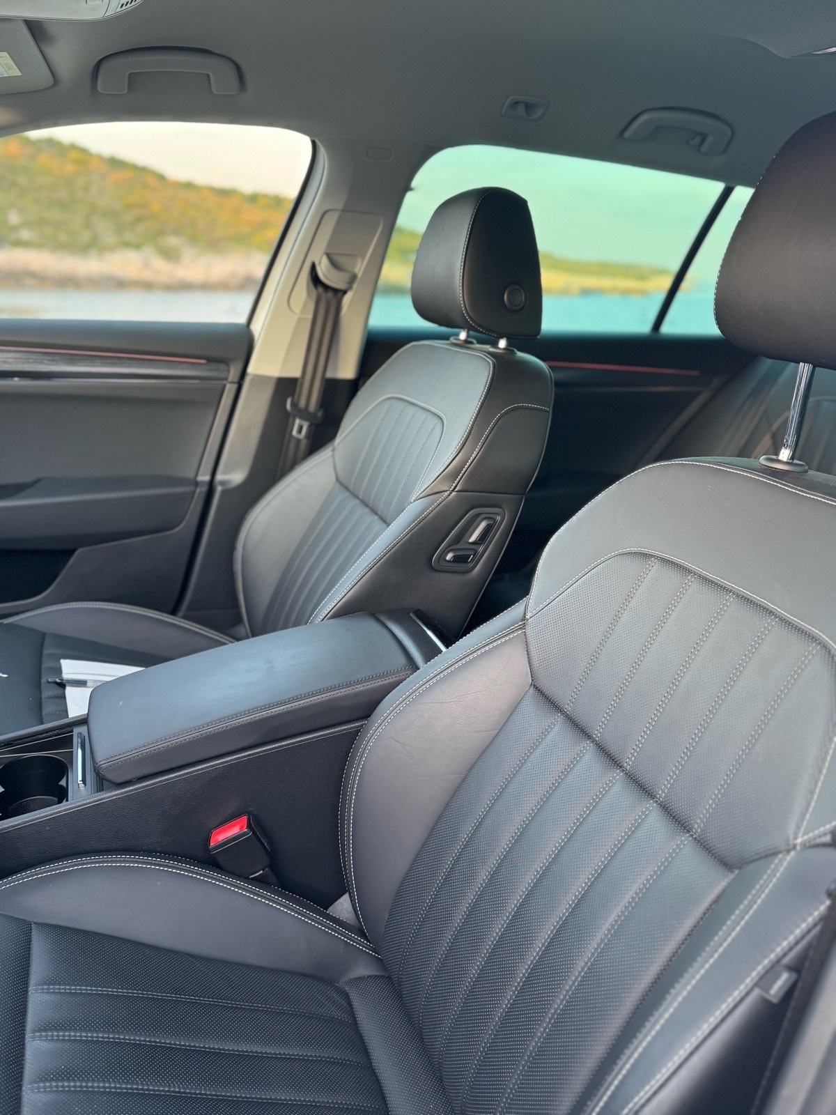 Škoda Superb Combi 2,0 TDI Premium Edition, fotografija 10