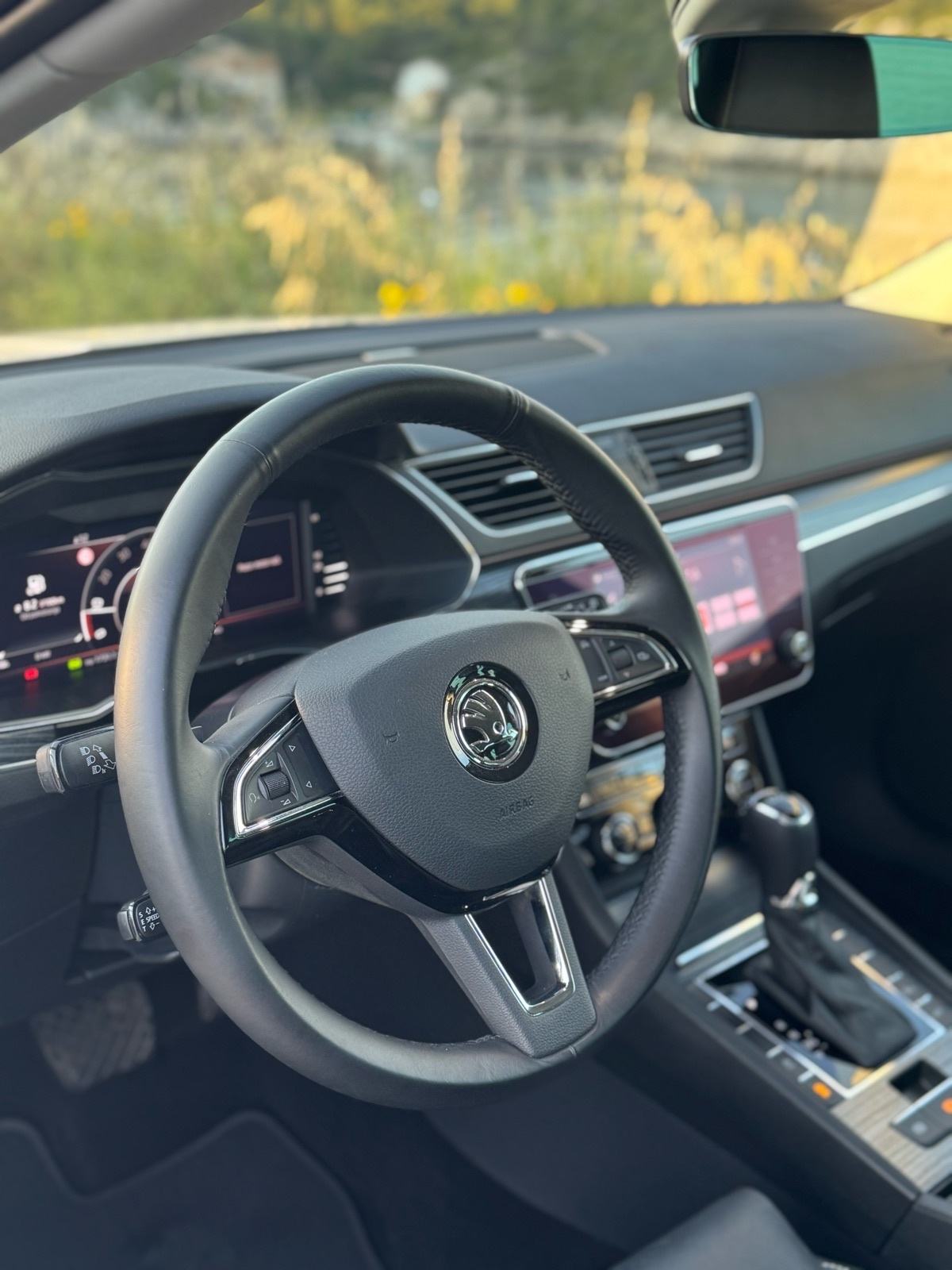 Škoda Superb Combi 2,0 TDI Premium Edition, fotografija 12
