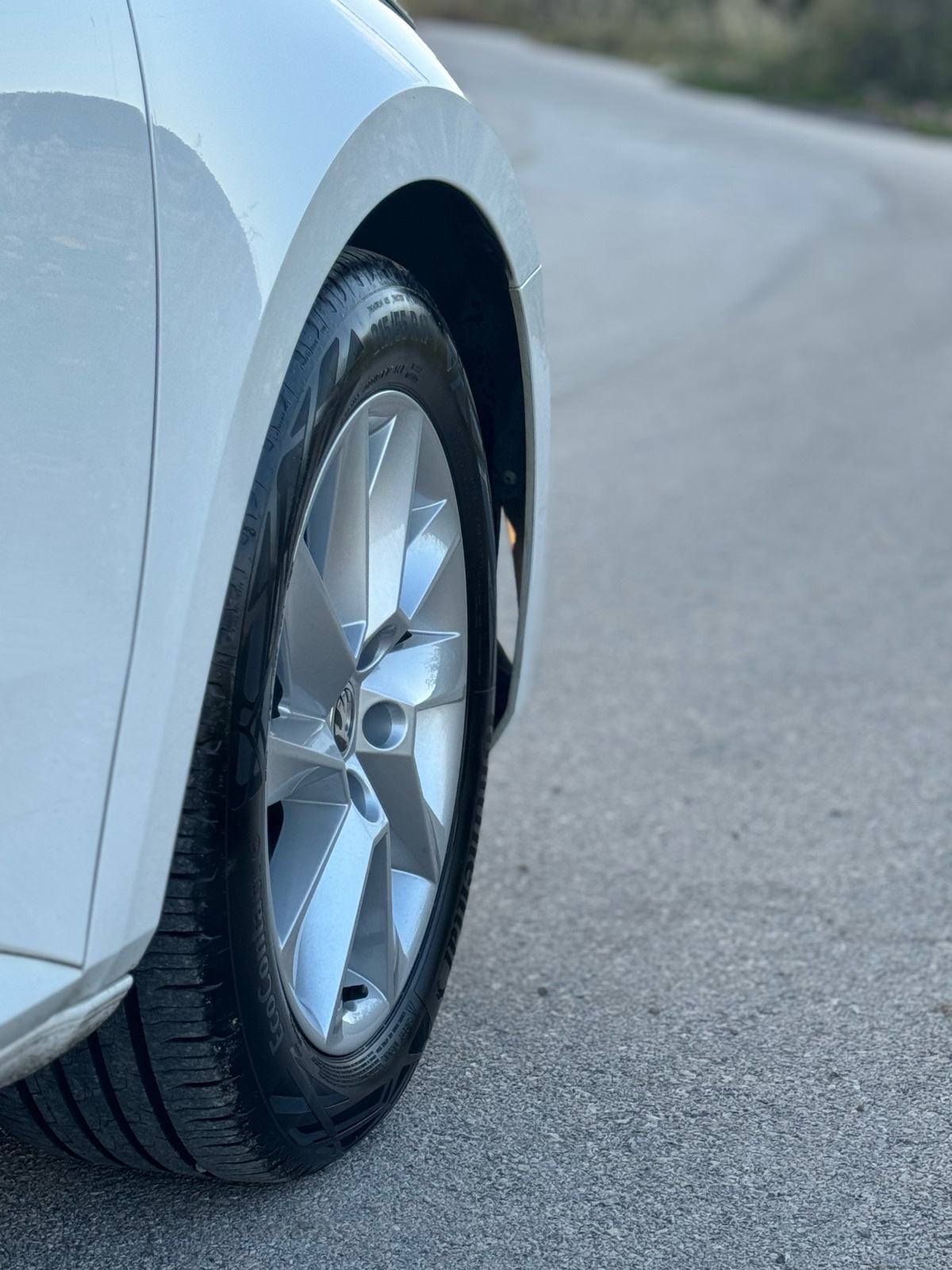Škoda Superb Combi 2,0 TDI Premium Edition, fotografija 6