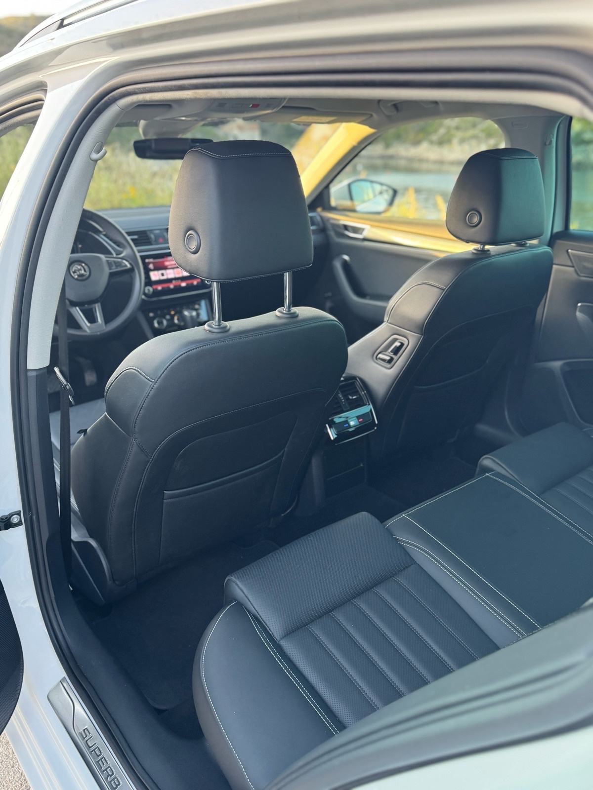 Škoda Superb Combi 2,0 TDI Premium Edition, fotografija 15