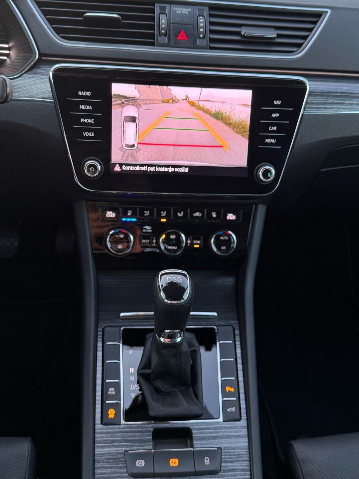 Škoda Superb Combi 2,0 TDI Premium Edition, fotografija 16