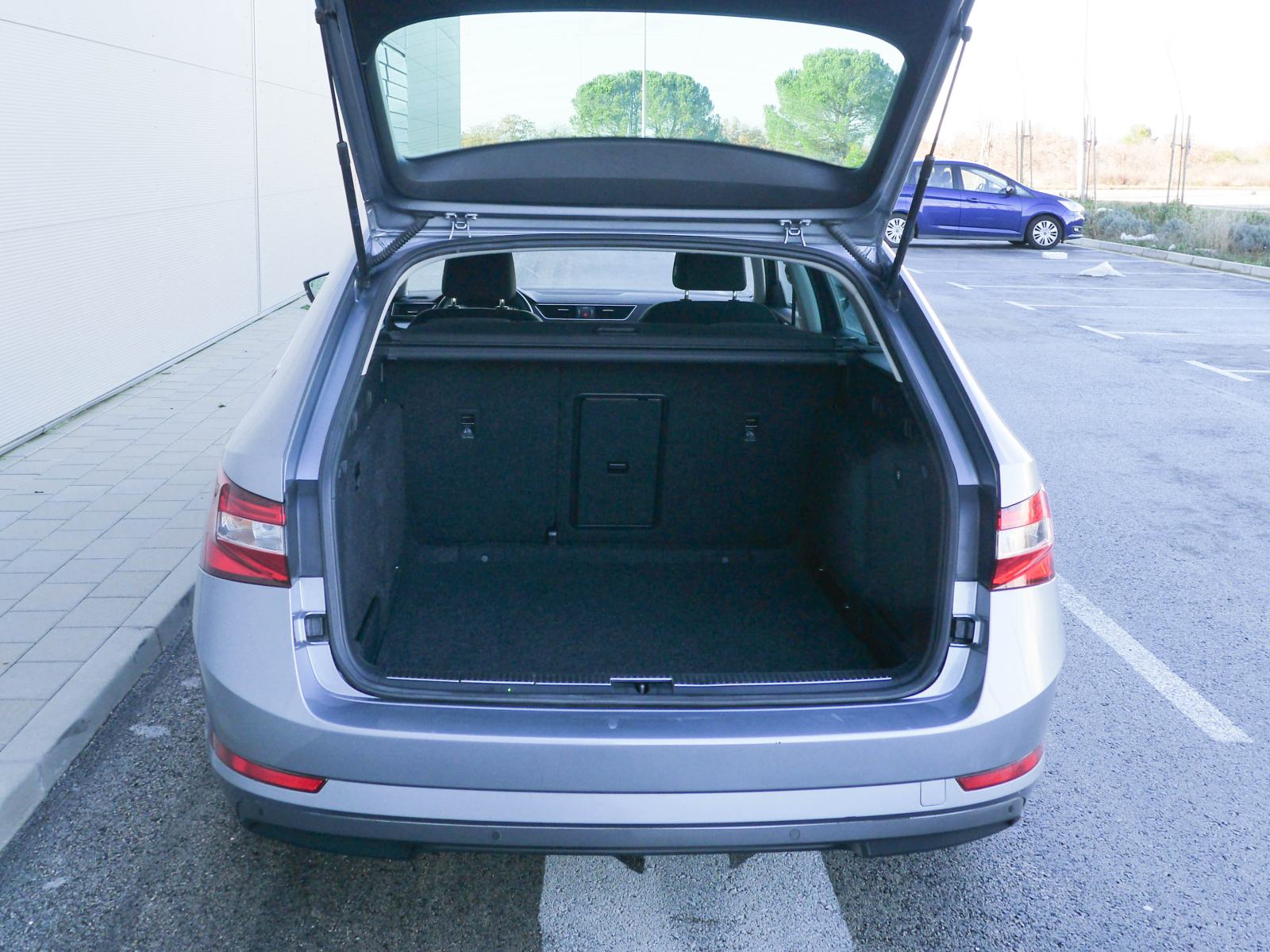 Škoda Superb Combi 2,0 TDI DSG ⭐AKCIJA - 2G. JAMSTVA + REGISTRACIJA⭐, fotografija 18