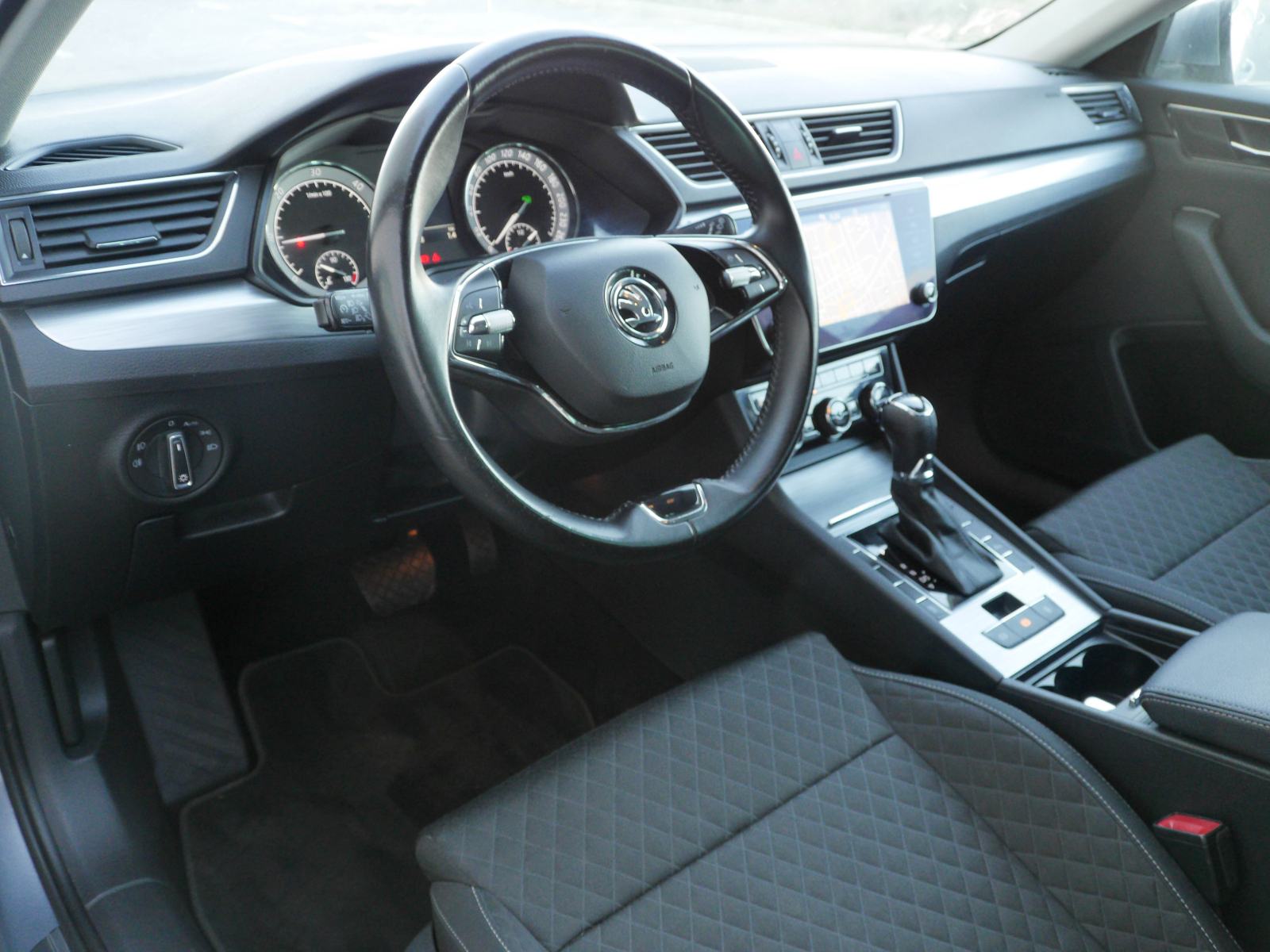 Škoda Superb Combi 2,0 TDI DSG ⭐AKCIJA - 2G. JAMSTVA + REGISTRACIJA⭐, fotografija 20