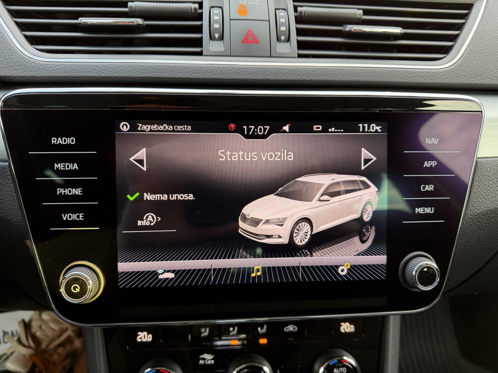 Škoda Superb Combi 2,0 TDI, fotografija 10