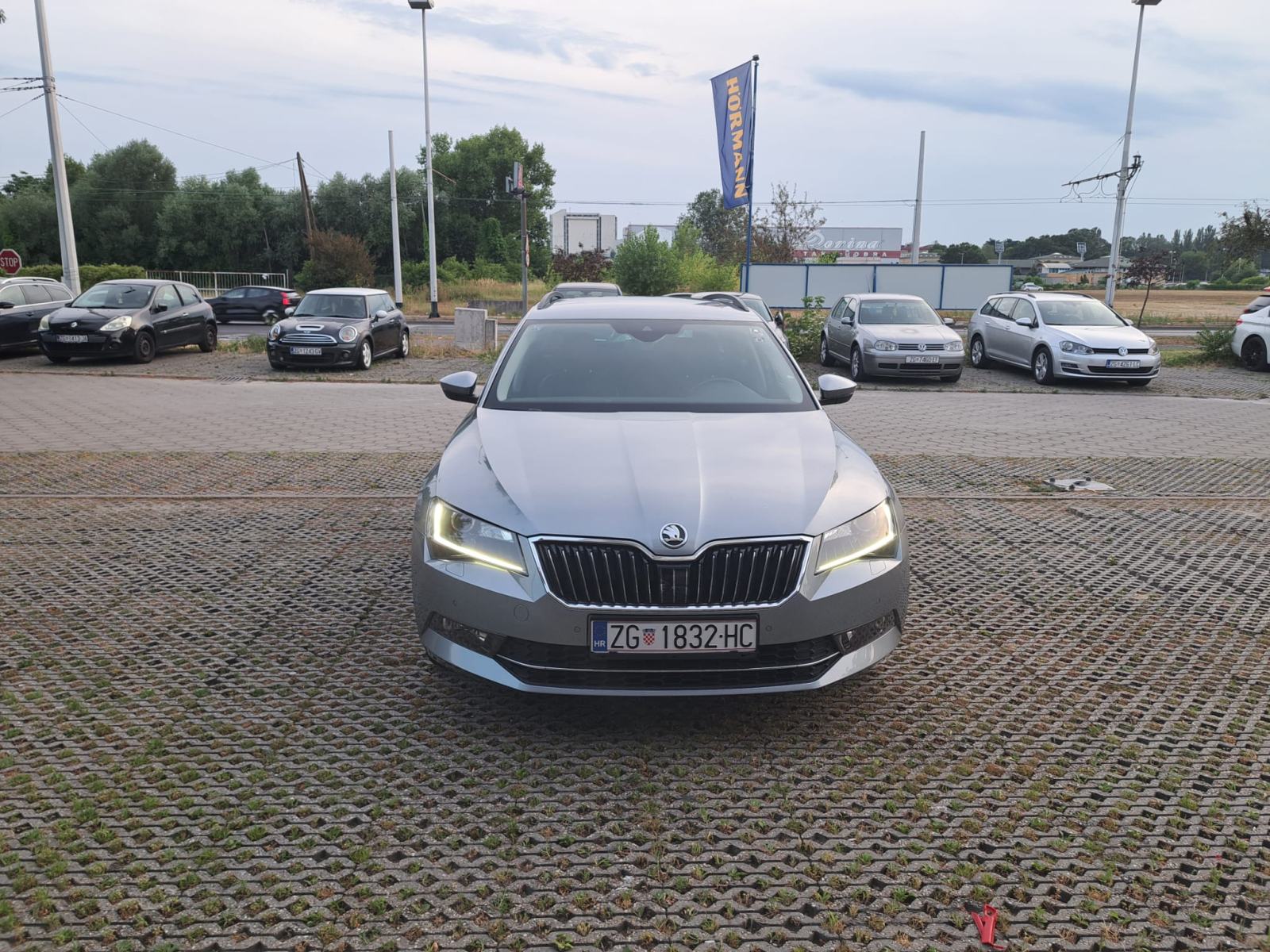 Škoda Superb Combi 2,0 TDI, fotografija 2