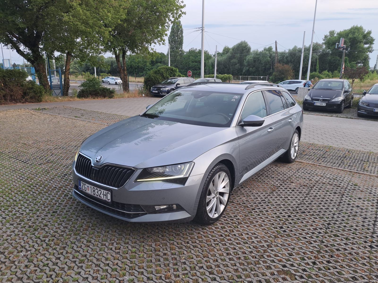 Škoda Superb Combi 2,0 TDI, fotografija 4