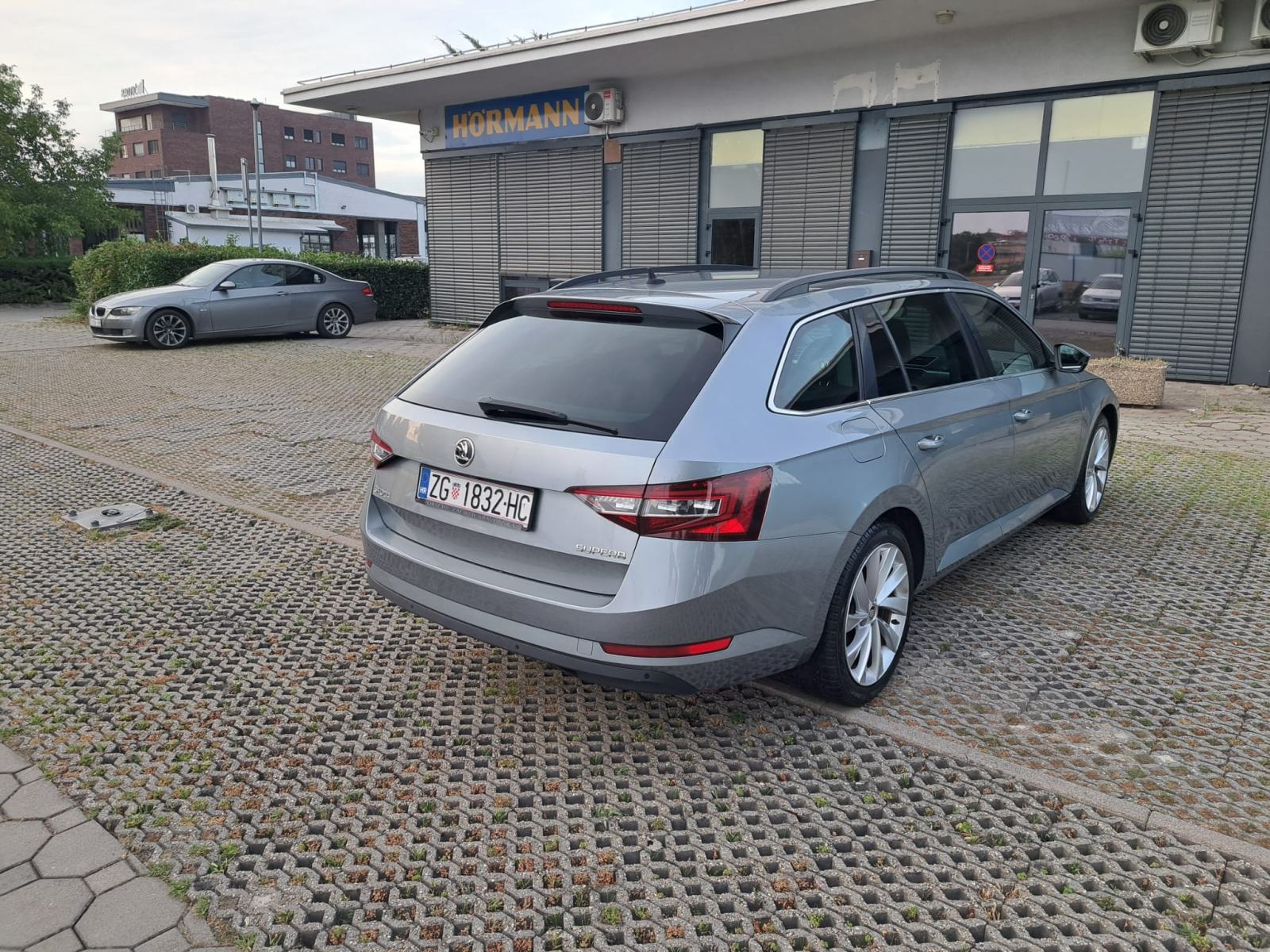 Škoda Superb Combi 2,0 TDI, fotografija 5