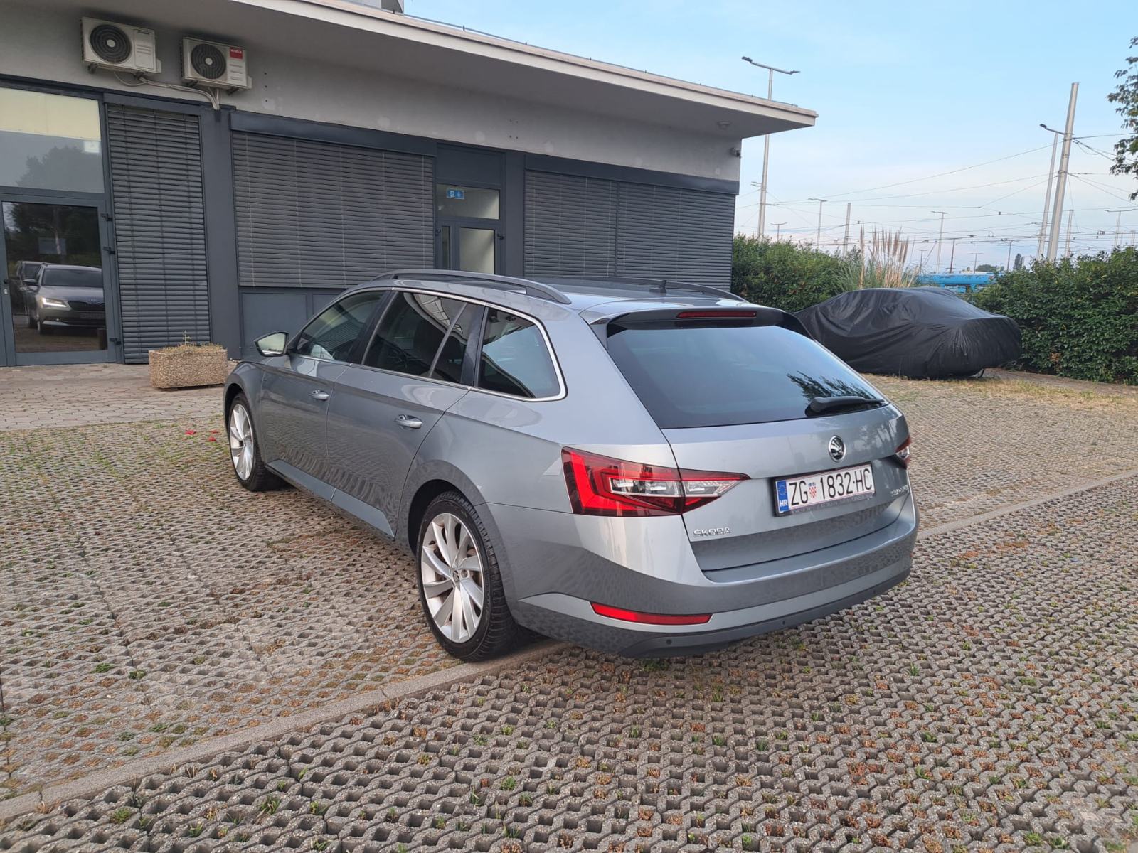 Škoda Superb Combi 2,0 TDI, fotografija 8