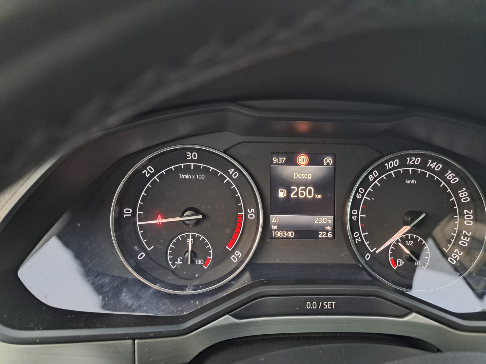 Škoda Superb Combi 2,0 TDI, fotografija 11