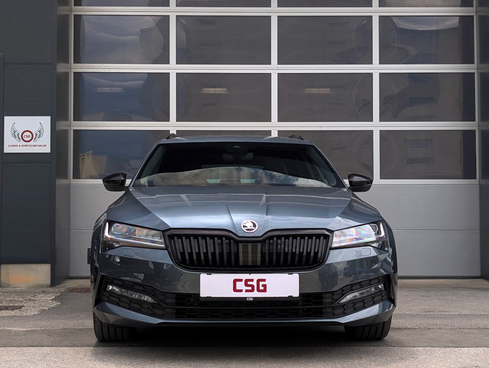 Škoda Superb Combi 2.0 TDI Sportline DSG, fotografija 2