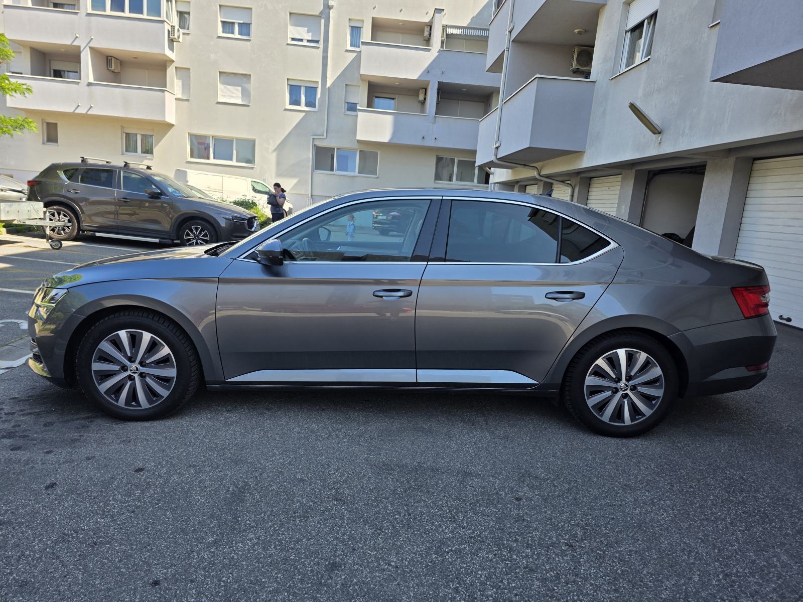 Škoda Superb iV Plag-in hybrid DSG HR-auto 2022g reg 5.2027g, fotografija 4