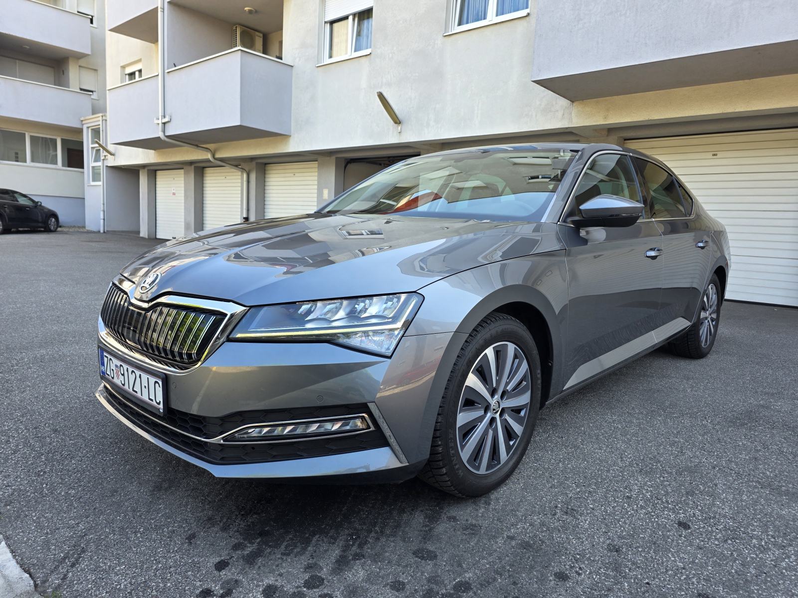 Škoda Superb iV Plag-in hybrid DSG HR-auto 2022g reg 5.2027g, fotografija 2